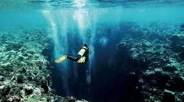 海南临高县官方通报“古银瀑布村民私自拍摄游客照片并强制要求购买”：责令停业整顿